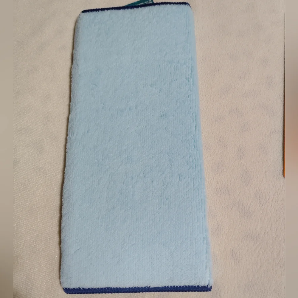 Smurfs-themed pet grooming and accessories.